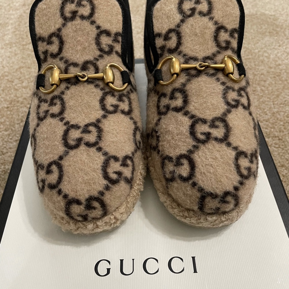 Size 37.5 Tan & Black Wool Slippers. Worn 1 time